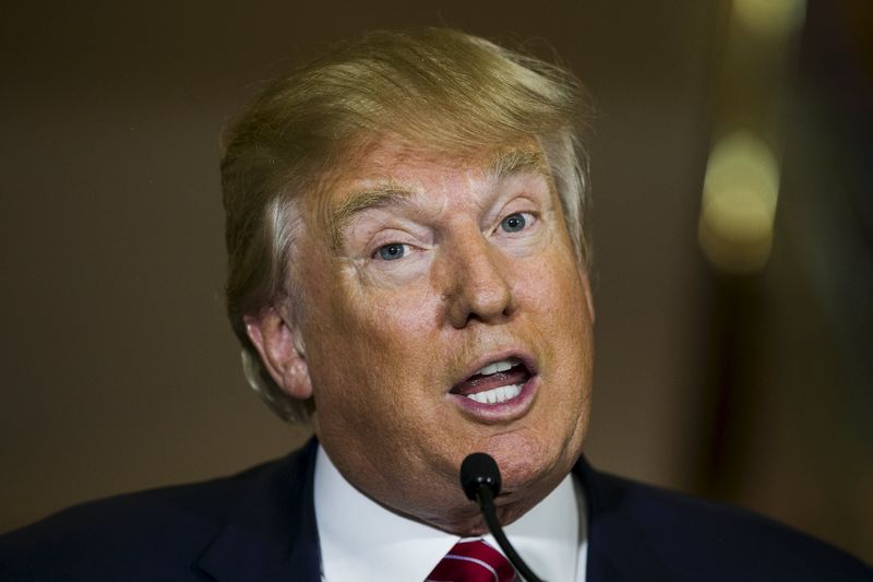 © Reuters. U.S. presidential hopeful Donald Trump speaks in New York