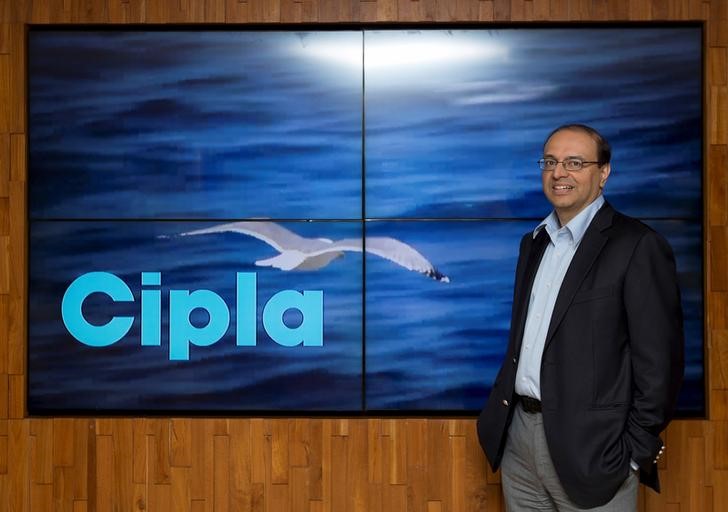 © Reuters. Saxena, CEO of Indian generic drugmaker Cipla, poses for a picture in front of company's logo at their headquarters in Mumbai