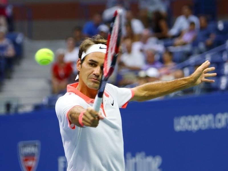 © Reuters. Federer aplasta a Darcis y avanza de ronda en EEUU mientras Murray sufre