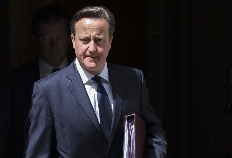 © Reuters. Britain's Prime Minister David Cameron leaves Number 10 Downing Street to speak at Parliament in London