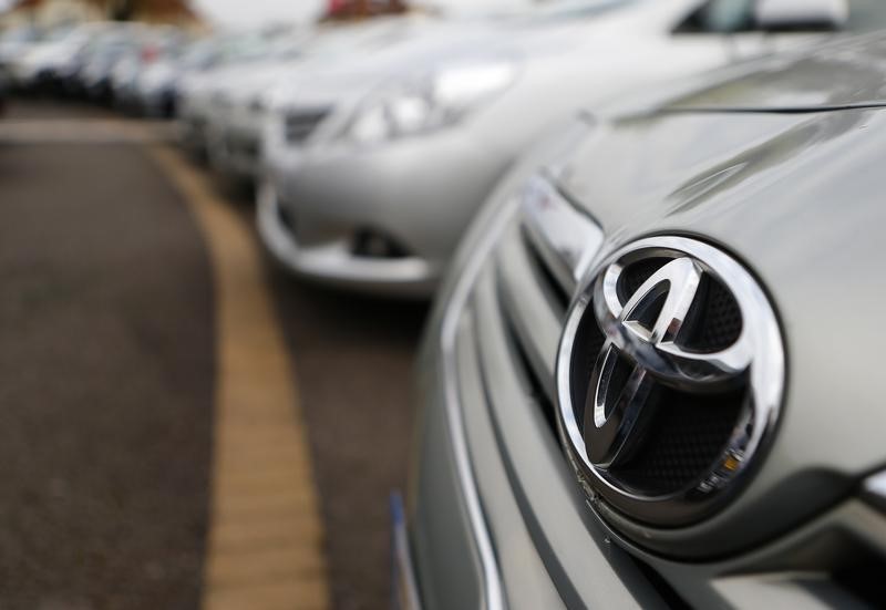 © Reuters. Toyota cars are lined up for sale on the forecourt of a Toyota dealer in Purley, south London