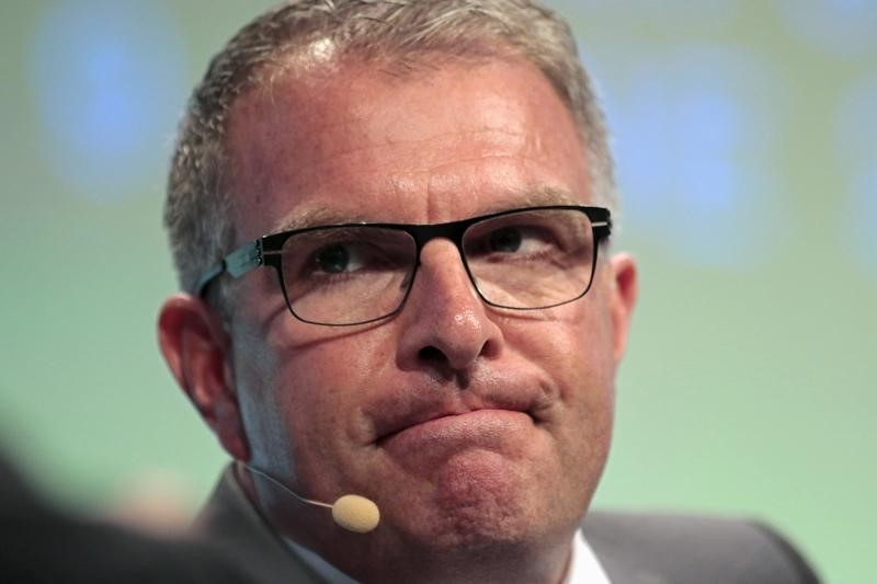© Reuters. Carsten Spohr, Chairman and CEO of Lufthansa Airlines, reacts during a panel discussion at the 2015 International Air Transport Association (IATA) Annual General Meeting (AGM) and World Air Transport Summit in Miami Beach