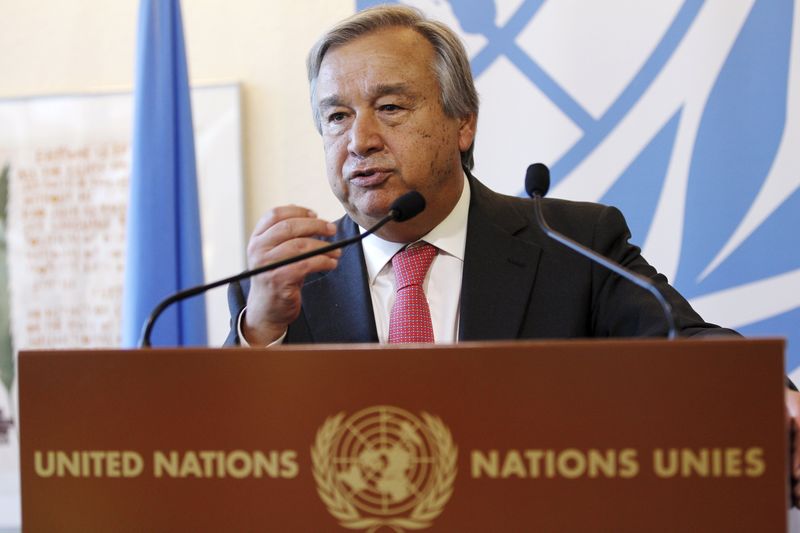 © Reuters. United Nations High Commissioner for Refugees Guterres speaks during a news conference on the subject of the refugee crisis in Europe, at the UN European headquarters in Geneva