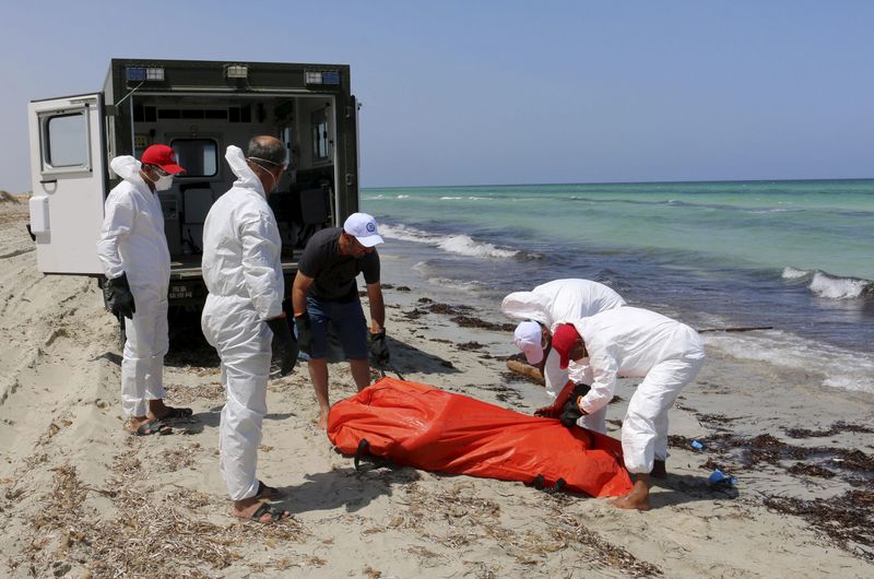 © Reuters. منظمة: تقرير عن فقد من 40 إلى 50 مهاجرا قبالة سواحل ليبيا