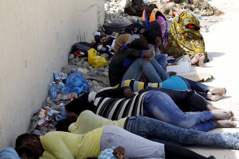 © Reuters. المنظمة الدولية للهجرة: غرق ما بين 30 و 40 مهاجرا قبالة ساحل ليبيا