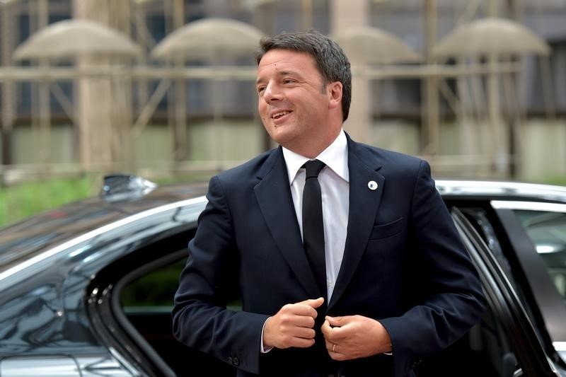 © Reuters. Italy's Prime Minister Renzi arrives at a euro zone EU leaders emergency summit in Brussels