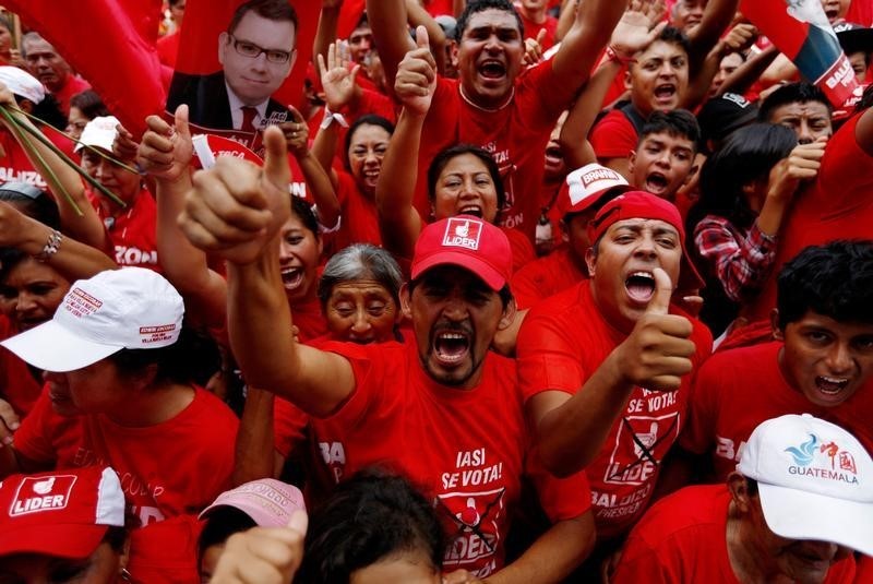 © Reuters. Las elecciones en Guatemala se ven salpicadas por escándalos de corrupción