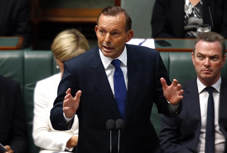 © Reuters. Australian PM Abbott speaks in the Australian Parliament in Canberra