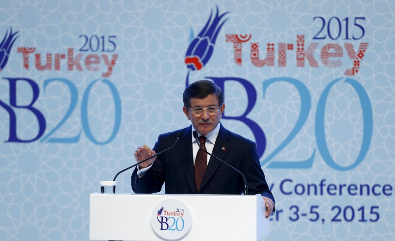 © Reuters. رئيس الوزراء التركي يدعو إلى تحرك عالمي لخفض البطالة بين الشباب