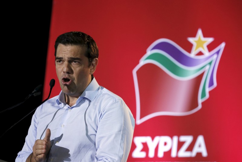 © Reuters. Sondeos muestran que se reduce la ventaja de Syriza sobre los conservadores en Grecia