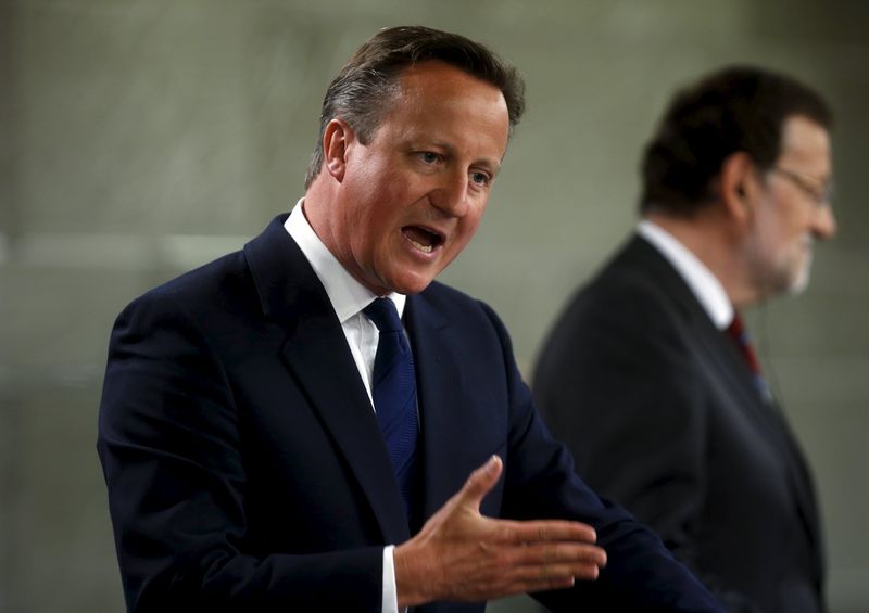 © Reuters. Britain's PM Cameron speaks during a joint news conference with Spain's PM Rajoy at Moncloa palace in Madrid, Spain