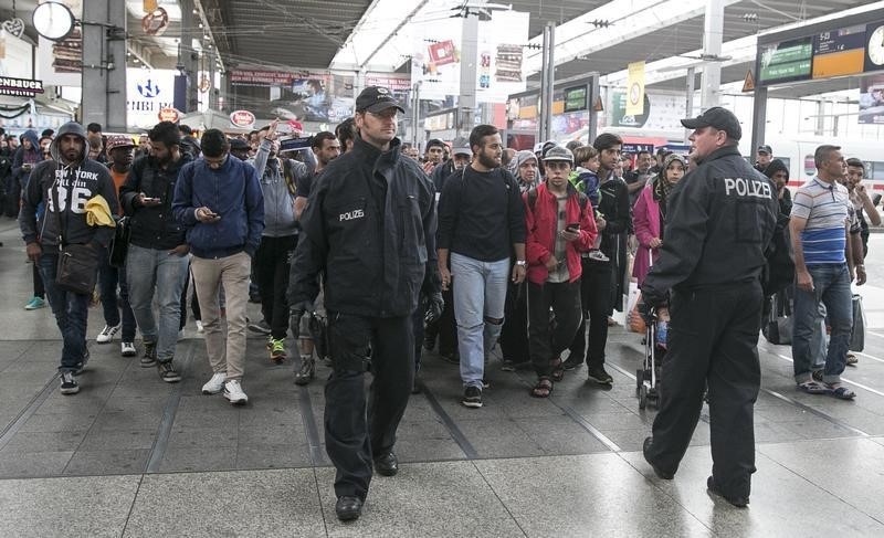 © Reuters. Miles de inmigrantes llegan a Alemania tras abandonar Hungría