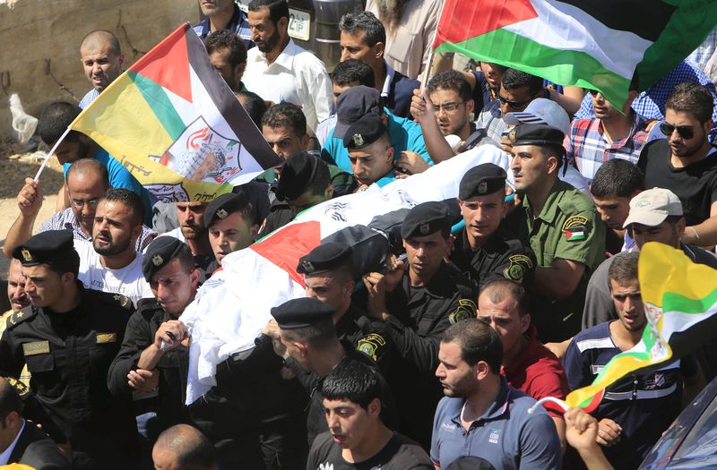 © Reuters. File photo of mourners carrying the body of Palestinian Saad Dawabsheh  during his funeral in Duma village near Nablus