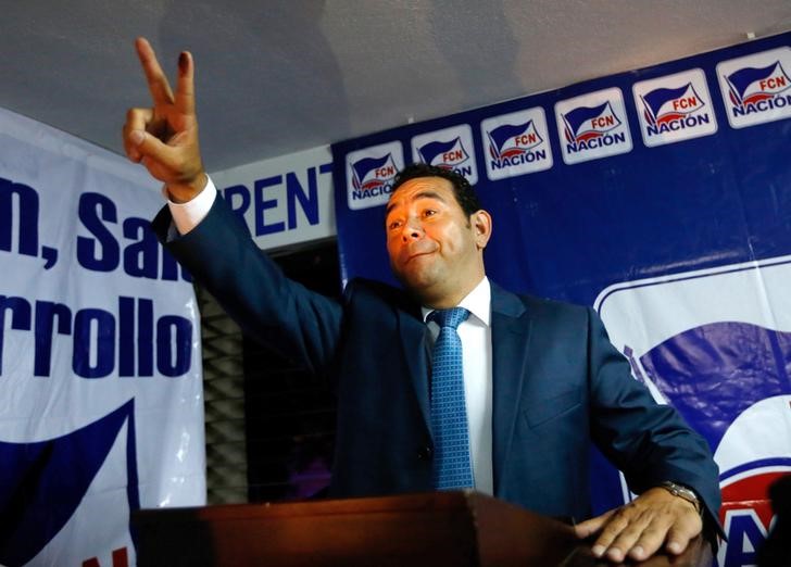 © Reuters. Unas disputadas elecciones en Guatemala se definirían en segunda vuelta