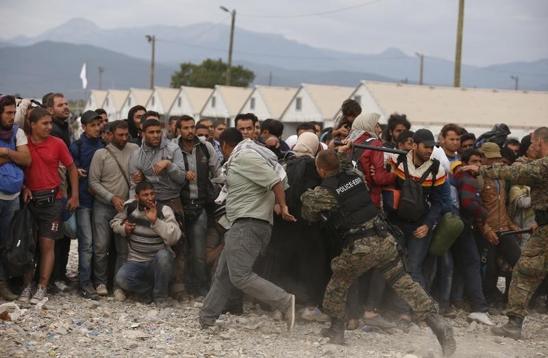 © Reuters. السويد: الاتحاد الأوروبي بحاجة لمزيد من السبل القانونية لدخول اللاجئين