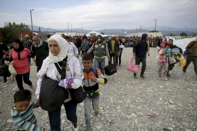 © Reuters. في دول الخليج الغنية .. أزمة اللاجئين تشعر البعض بالخجل
