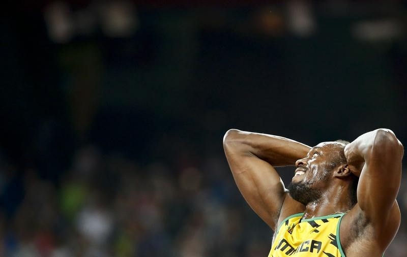 © Reuters. Bolt pone fin a su temporada tras brillar en el Mundial de Pekín 