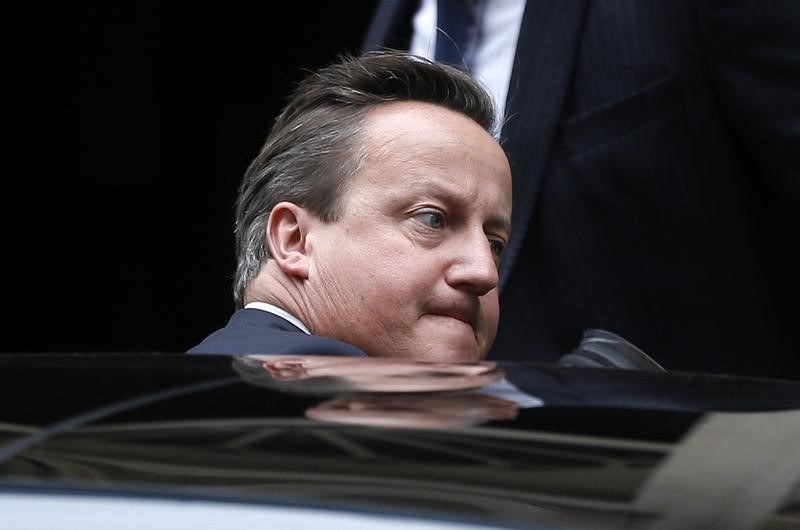 © Reuters. British Prime Minister, David Cameron leaves 10 Downing Street in London, Britain