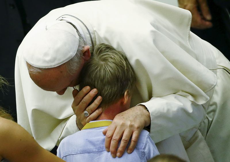 © Reuters. El Papa reforma procedimiento de anulación del matrimonio católico