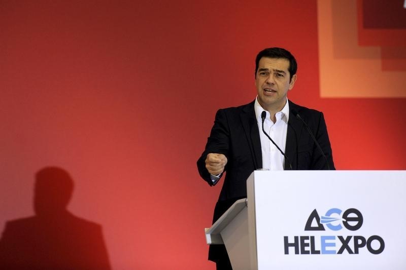 © Reuters. Former Greek PM and leader of leftist Syriza party Tsipras delivers speech during annual International Trade Fair of the northern city of Thessaloniki