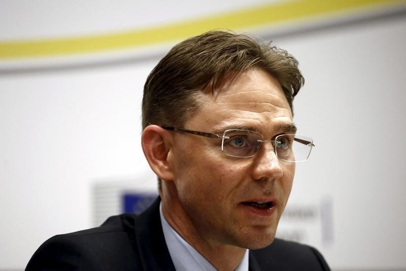 © Reuters. European Commission Vice President Jyrki Katainen speaks to reporters during a news conference at the European Commission office in Athens