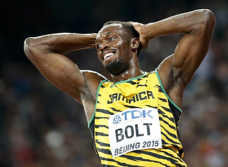 © Reuters. Bolt comemora vitória no 4x100m no Mundial em Pequim