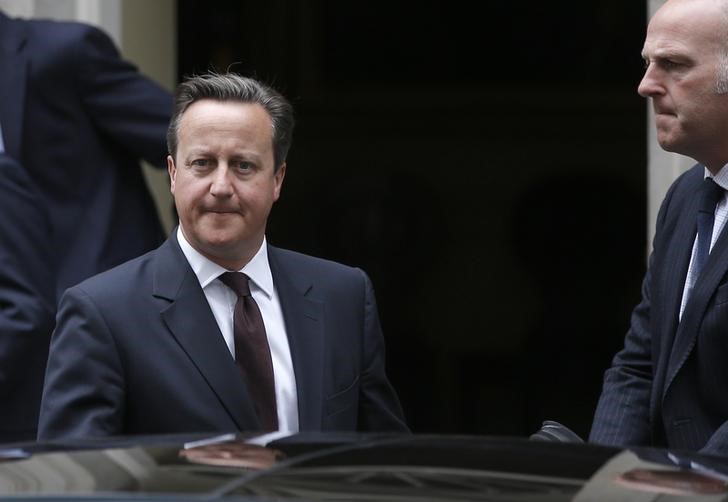 © Reuters. British Prime Minister, David Cameron leaves 10 Downing Street in London, Britain