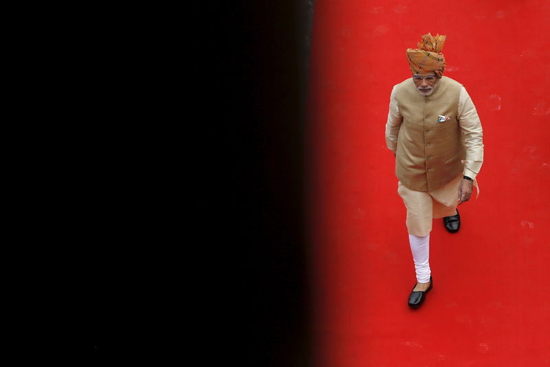 © Reuters. Indian PM Modi arrives to address the nation from the historic Red Fort during Independence Day celebrations in Delhi