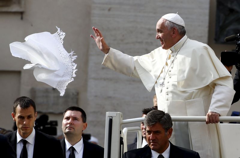 © Reuters. El Papa simplifica radicalmente los procedimientos para anular un matrimonio
