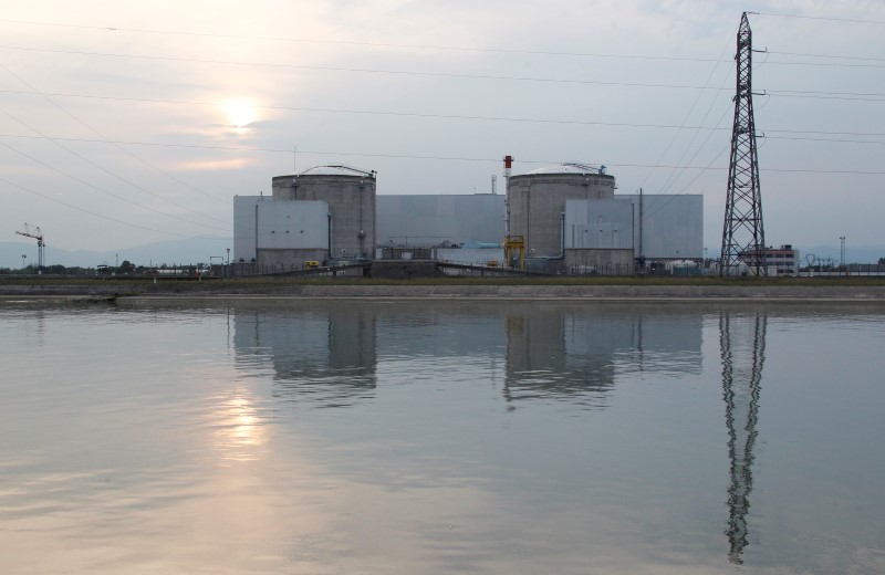 © Reuters. SÉGOLÈNE ROYAL PRÉVOIT L'ARRÊT DE LA CENTRALE DE FESSENHEIM EN 2018