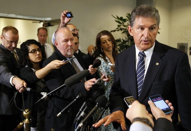 © Reuters. Manchin talks to reporters outside of a closed-door Senate Armed Services Committee briefing on the Bergdahl prisoner swap at the U.S. Capitol in Washington