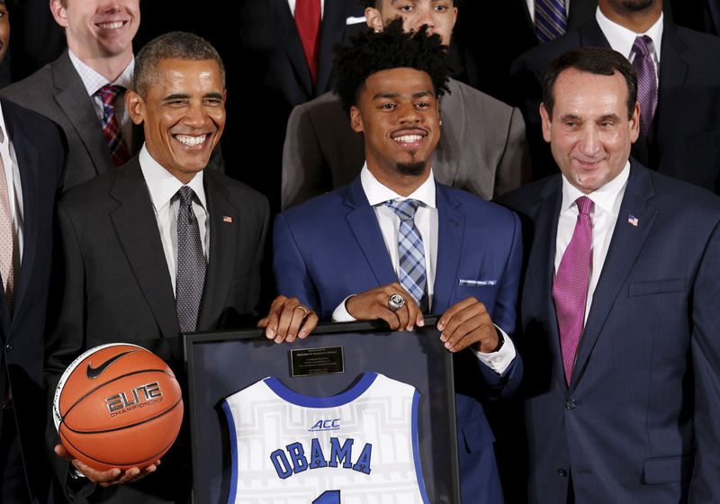 © Reuters. Obama holds a basketball and a jersey presented to him by Duke player Cook and head coach Krzyzewski during an event honoring the 2015 NCAA Champion Duke mens basketball team at the White House