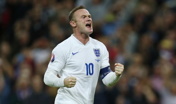 © Reuters. Wayne Rooney, da seleção inglesa, comemora gol contra a Suíça