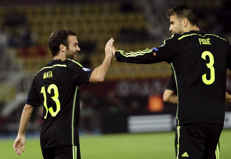 © Reuters. España se acerca a la Eurocopa tras la victoria en Macedonia
