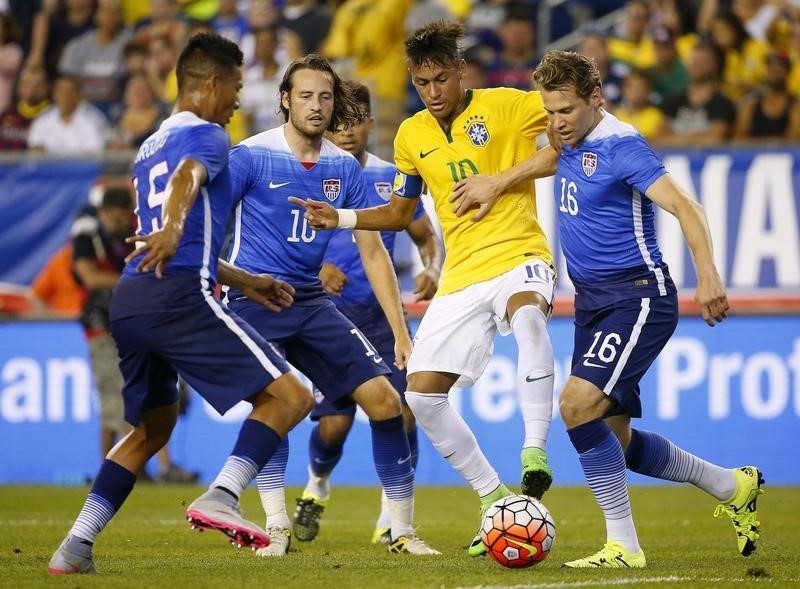 © Reuters. Inspirada por Neymar, Brasil vence 4-1 a EEUU en duelo amistoso