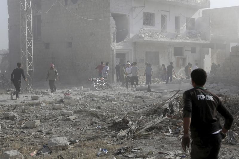 © Reuters. المرصد السوري: المعارضة تخرج الجيش السوري من محافظة إدلب
