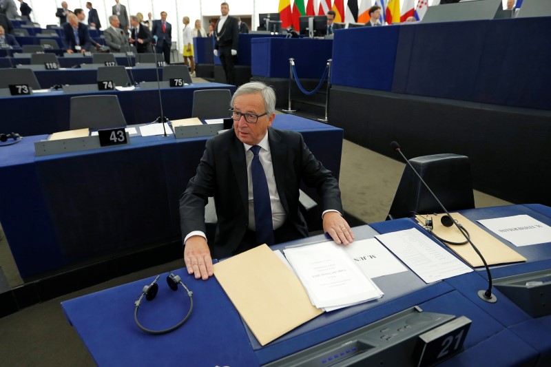 © Reuters. European Commission President Juncker arrives to address the European Parliament in Strasbourg