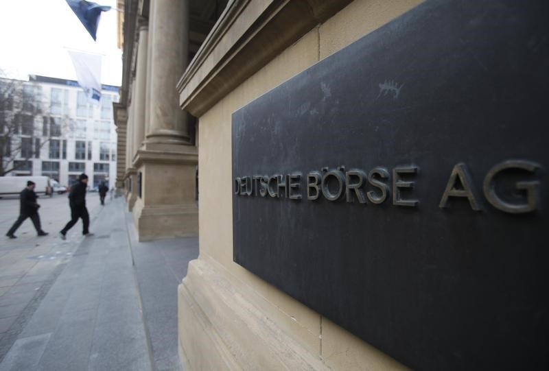 © Reuters. The plaque of the Deutsche Boerse AG is pictured at the entrance of the Frankfurt stock exchange