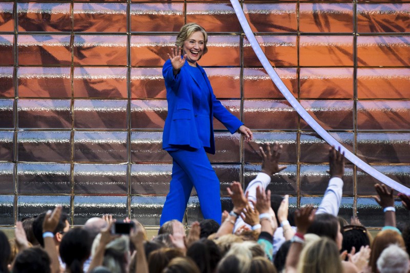 © Reuters. U.S. Democratic presidential candidate Hillary Clinton arrives for a taping of "The Ellen DeGeneres Show" in New York 