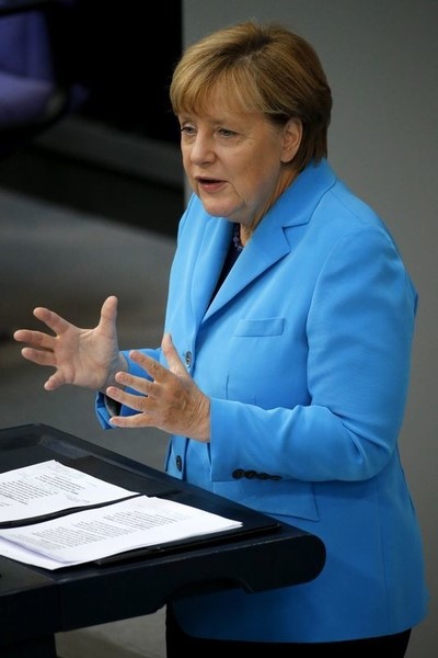 © Reuters. ميركل تقول إن على ألمانيا أن تتعلم من أخطائها مع العمالة الزائرة