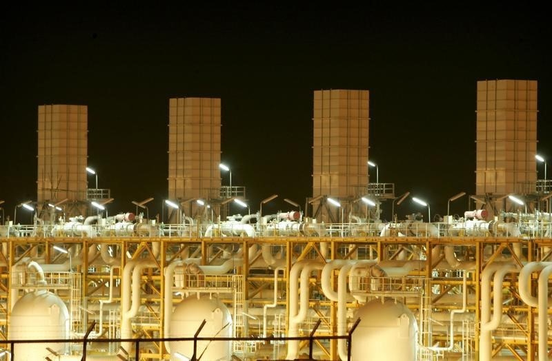 © Reuters. جنوب أفريقيا تبدي استعدادها لاستئناف استيراد النفط من إيران
