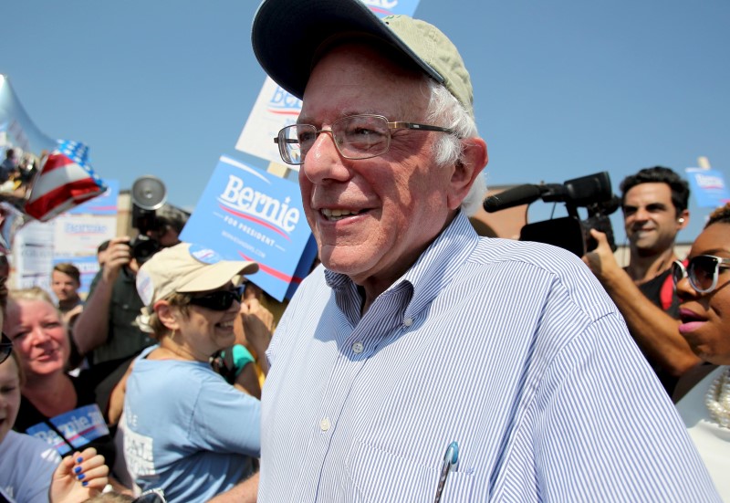 © Reuters. U.S. Democratic presidential candidate and U.S. Senator Bernie Sanders pauses to talk to the media before the start of the Milford Labor Day Parade in Milford