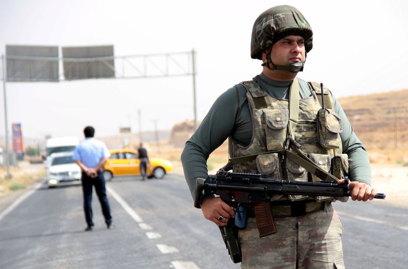 © Reuters. A Turkish soldier stands guard at a check point on the main road between Mardin and Cizre near the southeastern town of Midyat, Turkey