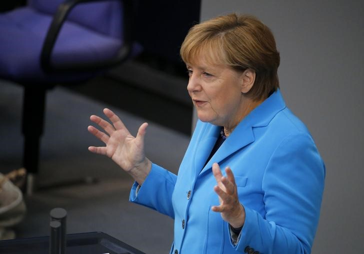 © Reuters. Chanceler alemã, Angela Merkel, em discurso no Parlamento alemão, em Berlim