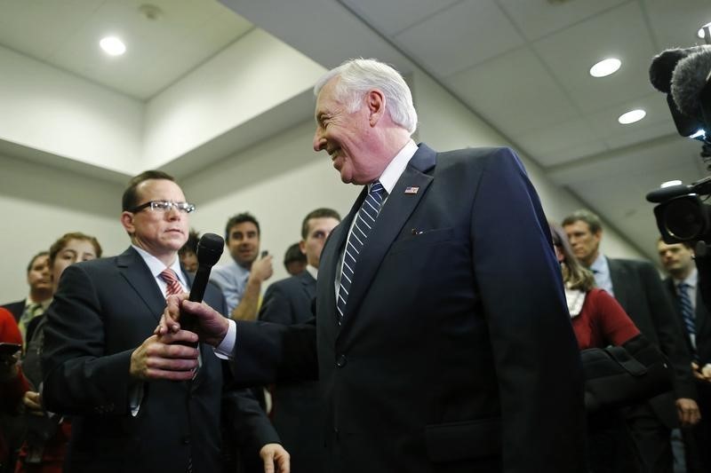 © Reuters. US Rep Hoyer playfully takes the microphone from a reporter as he issues a "no comment" while arriving for a U.S. House Democratic Caucus meeting at the U.S. Capitol in Washington