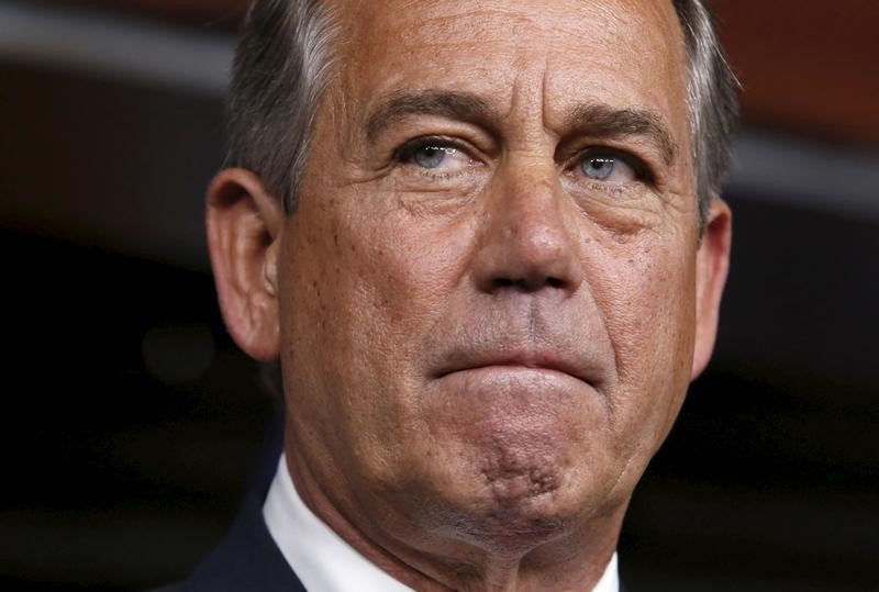 © Reuters. U.S. House Speaker John Boehner (R-OH) pauses during his weekly news conference in Washington