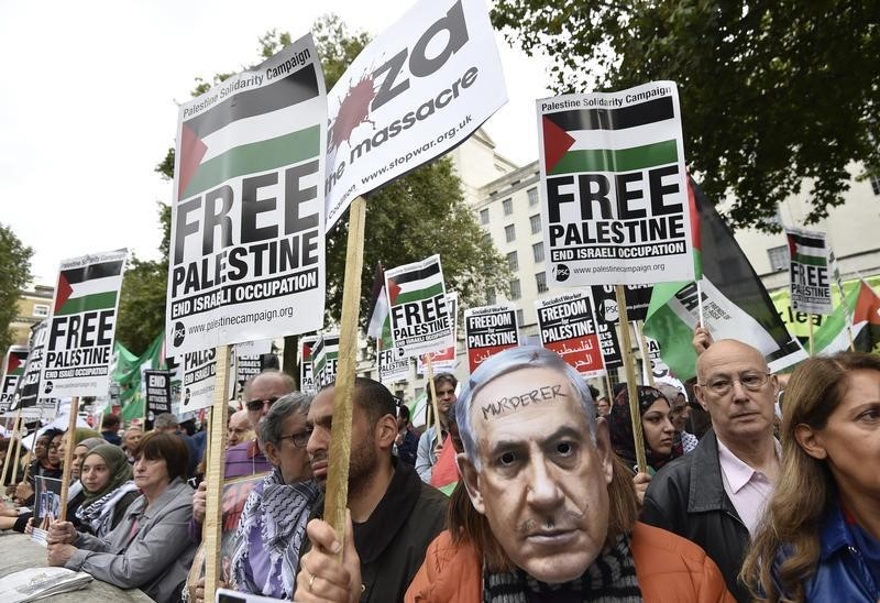 © Reuters. نتنياهو يطلب من أوروبا ألا تضغط على إسرائيل قبل زيارة للندن