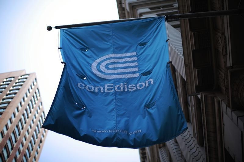 © Reuters. A Con Edison company flag is seen in New York