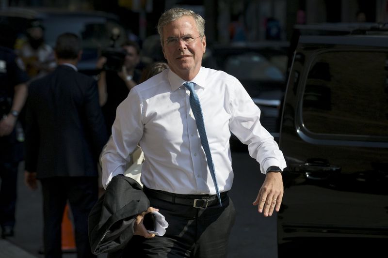 © Reuters. Republican presidential candidate Bush arrives for an appearance on "The Late Show with Stephen Colbert" at the Ed Sullivan Theater in Manhattan, New York