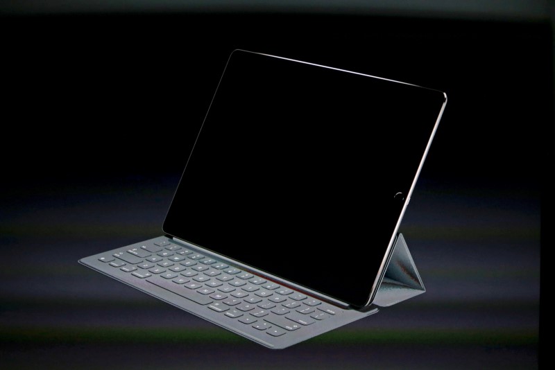 © Reuters. APPLE VA LANCER L'IPAD PRO